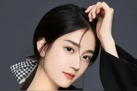 公交车上偶遇女孩图片
