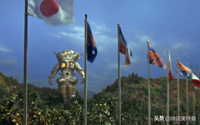 奥特曼被强大的机器人按在地上不能动了，赛文奥特曼：起来