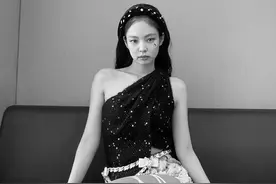 BLACKPINK最新舞台的服装也太美了图片