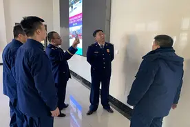 佳木斯市消防救援支队韩冰支队长深入新训大队检查指导工作图片