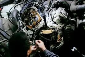 怪兽修车：修复一辆12年的奥迪A6，匠心施工，再变“新车”图片