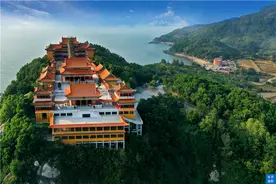 国内第一所海边悬崖寺庙，三面环海景色极佳，被誉为阳江小故宫图片