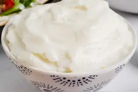 第一次听说还有这种酱料，黎巴嫩奶油蒜蓉酱图片