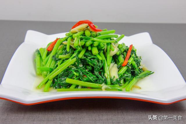 怎样炒茼蒿好吃（谁说茼蒿只能涮火锅看厨师长如何炒着吃）