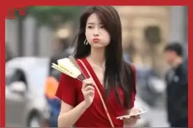 抖音上的新晋“街拍女神”，红衣+阔腿裤，美出了淳朴范图片