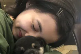 难怪说张子枫鼻子是全脸之光，当照片被放大十倍，这侧颜谁不羡慕图片