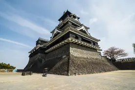 熊本城位于日本熊本县熊本市，是日本著名景点之一图片
