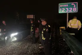 误入避险车道不要慌，高速路政来帮忙图片