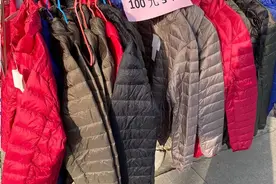 羽绒服100元3件，抵债服装重出江湖！卖出去面料，收回来服装图片