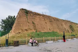河南这片土坡，埋着中国现存最早的大规模都城，有3500年历史图片