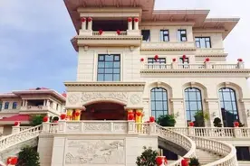 福建富豪，花200万建了栋豪华别墅，十里八乡都绕路去看图片