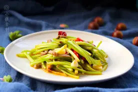 红薯，我从不吃叶子，梗子炒一炒，比叶子好吃10倍，秋天别错过图片