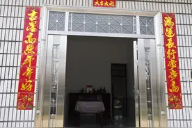 春联的上联到底应该贴左边还是右边？瞧新的看法，最佳的建议图片