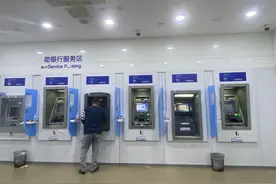 失宠的ATM机：售价滑铁卢 四大行近五年减超8万台图片