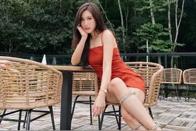 被称为马来西亚“林志玲”，坚持健身，拥有香肩美背，性感长腿图片