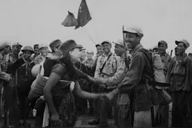 渡海先锋营与琼纵会师，女红军流泪：我们总算熬出头了图片