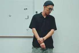 男士夏季穿搭，清爽简单，抛开油腻图片