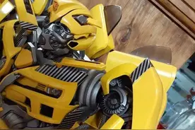 孩之宝变形金刚 授权发售的 大黄蜂复制品实物图图片