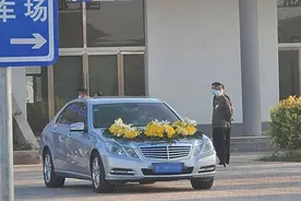 于月仙遗体告别，马丽娟赵家班崩溃痛哭，张学松却点赞美女惹争议图片