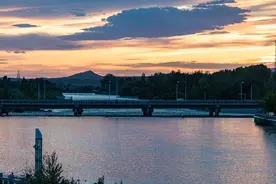 富蕴县滨河景区，城市里的4A级景区！图片