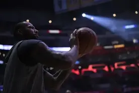 盘点下考辛斯生涯薪资图片