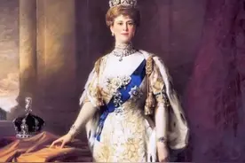 英女王奶奶：未婚先寡，改嫁小叔子享尽富贵，戴105克拉钻石皇冠图片