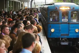 收入三四千，通勤五小时，住在“睡城”的莫斯科打工人图片