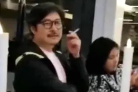 王岳伦家庭聚餐不带李湘？在11岁女儿旁抽烟，女儿态度惹争议图片