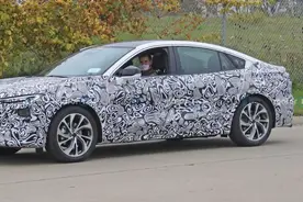 雅阁劲敌？全新福特蒙迪欧最新谍照曝光，造型更年轻，或明年上市图片