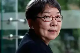 90年代中国最牛的女诗人，盗版书卖了500万册图片