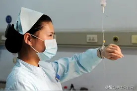 科室护士当众顶撞护士长、不服从管理，要不要给她上交护理部？图片