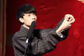 秦霄贤何九华首同台，超时半小时仍恋恋不舍，现场开车包袱变味了图片