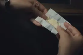 瞄准：话务员在得知事情败露后服毒自杀，算正派还是反派？图片