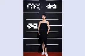 女星红毯比美！何超莲透视装艳压全场，田朴珺柯蓝阚清子大秀性感图片