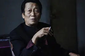 年广久：卖瓜子发家致富，历4段婚姻，曾娶小29岁娇妻，人生赢家图片