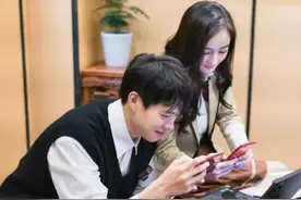 网友打游戏偶遇杨幂，晒战绩意外发现她与神秘男用情侣名图片