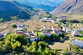 云南只有5万人的城市，位于峡谷之中，没有铁路和高速公路图片