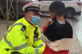 【我为群众办实事】“把他交给交警我放心” 昨晚商丘街头上演暖心一幕~图片