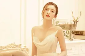 越南第一美女撞脸娜扎？身材火辣衣品超好，又是一位绝色美人啊图片
