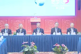 王毅：中国外交如同巨轮 不为迷雾所惑不被风浪所阻视频封面