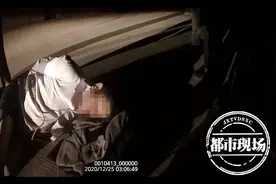 为了“吃鸡”，5旬男子摸进村庄“偷鸡”，村民：总共偷了13只图片