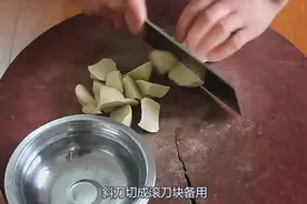 大厨教你：“萝卜烧素鸡”的家常做法，咸鲜又入味，太香了
