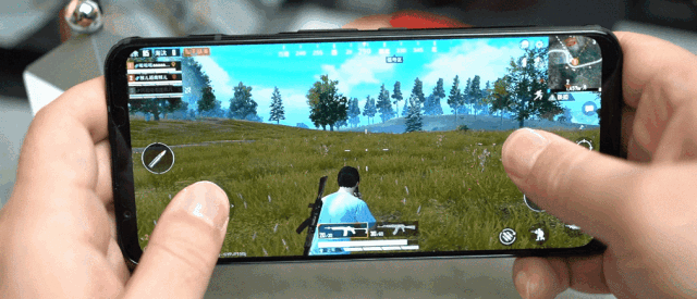 红魔5G暴走开黑，144Hz刷新率爽飞！除了打游戏它还有狠招～