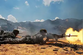 我军新型重机枪亮相！钛合金打造减重30%，刷新世界最强重机记录图片