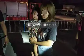 钥匙落在车内，车门自动上锁，两岁女孩被锁在了车内......图片