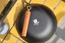 还在用传统笨重铁锅？约1KG的三禾窒氮轻铁锅缓解手腕压力图片