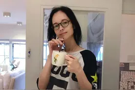 50岁息影艳星狂跌磅再入院！为奢靡生活被富豪当玩物 后沦为清洁工图片