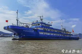 74个床位，49个钓位，可现钓现吃，国内最大钓鱼船在宁波成功试航图片