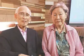 《乡愁》作者余光中：不顾众人反对娶小3岁表妹，7年连生5子图片