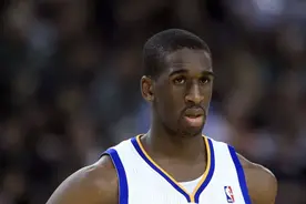 曾经贵为CBA第一高薪外援的他，如今却遭遇膝盖重伤前途未卜图片